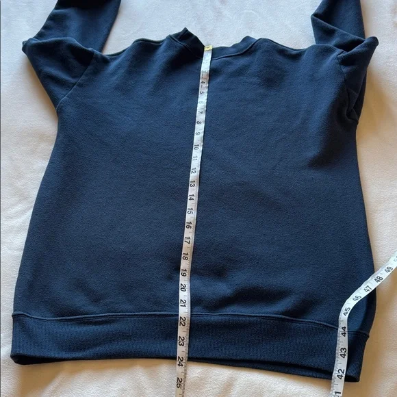 Obey sweatshirt - Picture 7 of 8